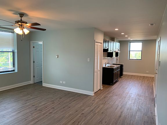 3rd image of 4358 S Michigan Ave #3R