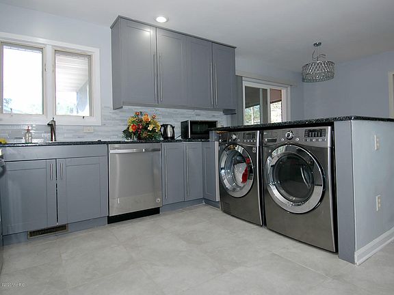 4th image of 3110 Polaris St