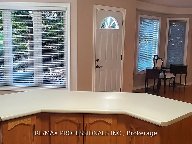 2545 Addingham Cres — Photo 12