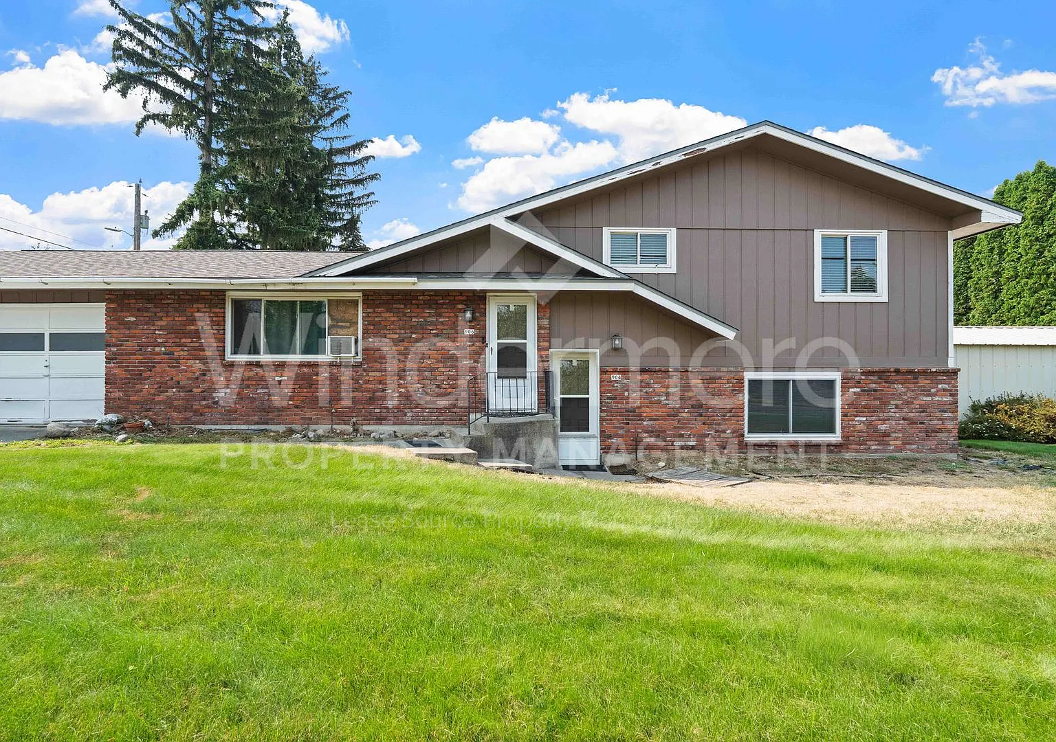 **Half off one month's rent 3 Bed 2 bath property centrally located in Spokane Valley — Photo 1