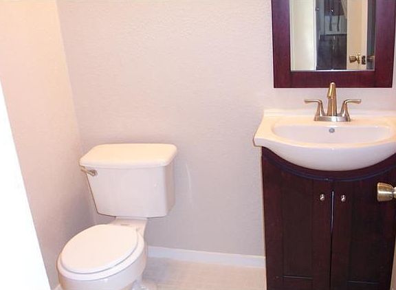 4th image of 810 Banister Ln #834