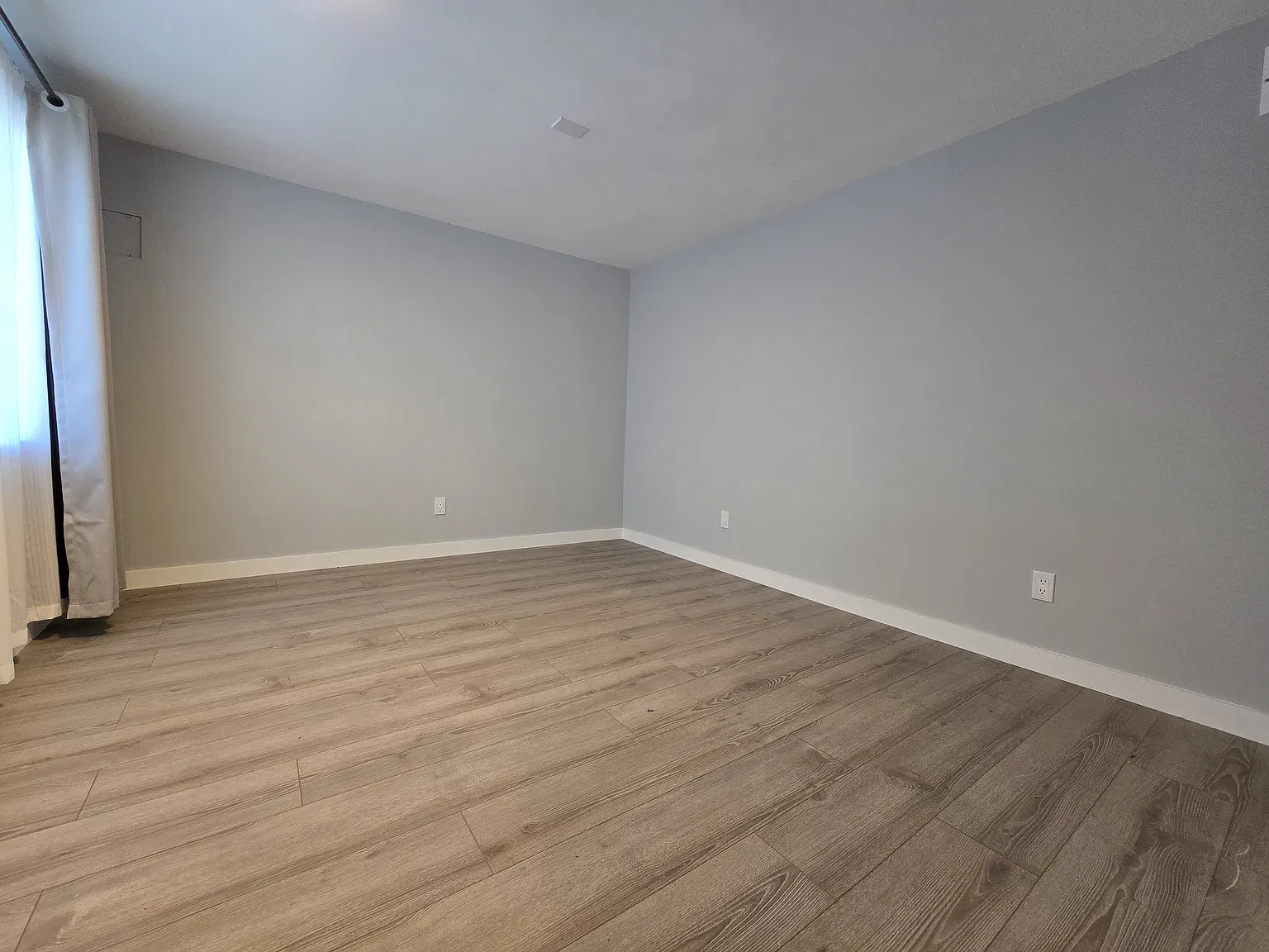 2 bed, 580 sqft, $3,300 — Photo 4