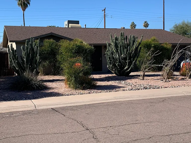 1646 N Daffodil St — Photo 1