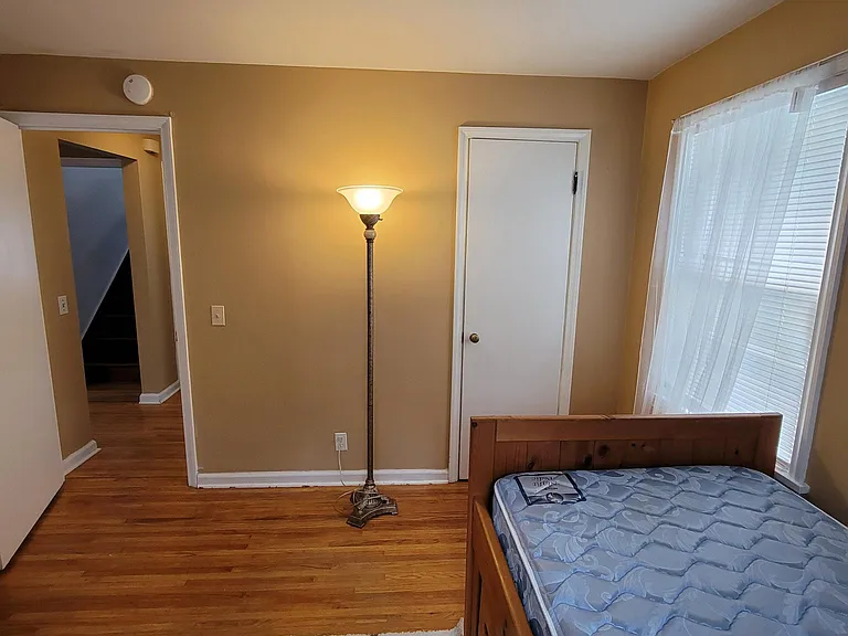 113 Rossiter Rd — Photo 16