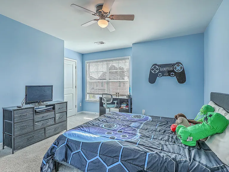 Single Bedroom (photo 1)