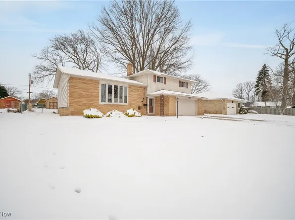 6108 Cabrini Ln, Seven Hills, OH 44131