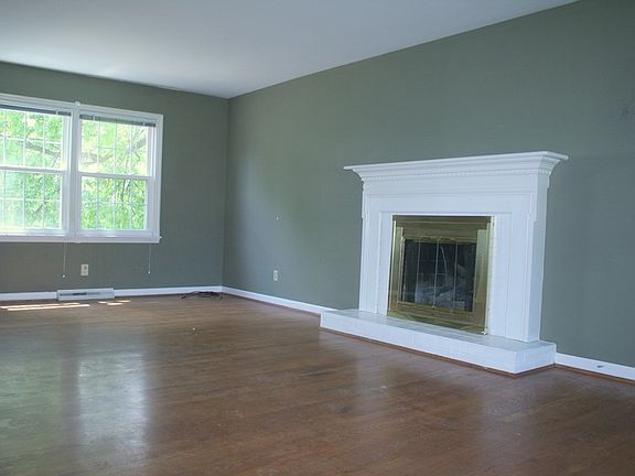 2nd image of 227 Applewood Dr