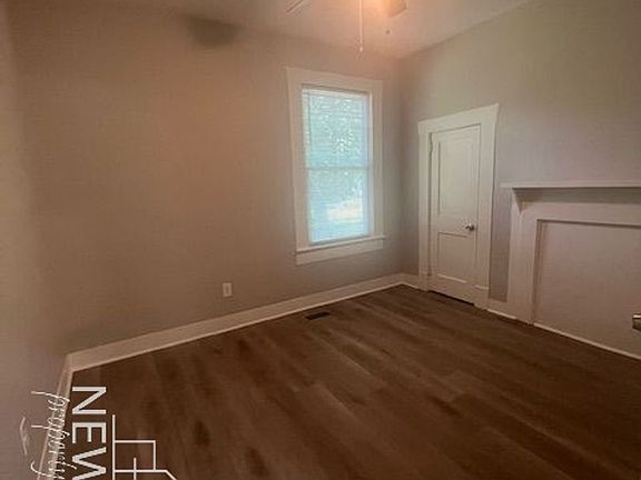 5th image of 318 Alexander Ave