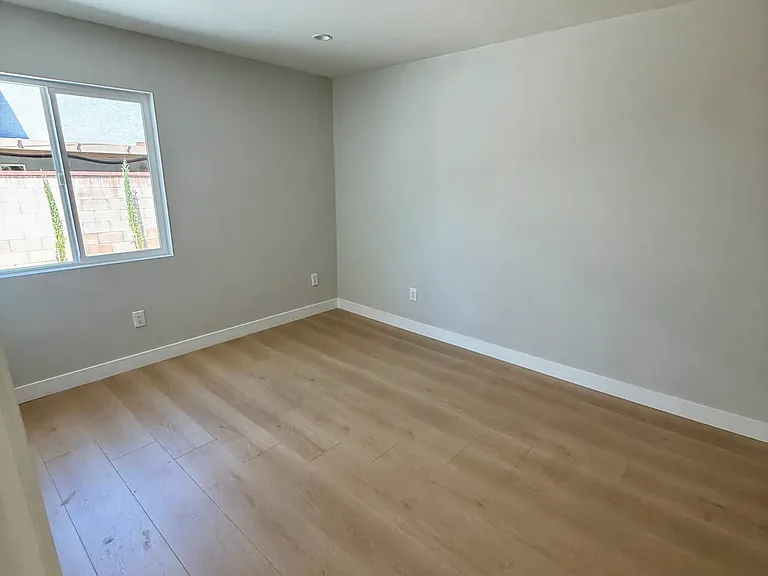 3440 N Vineland Ave — Photo 9