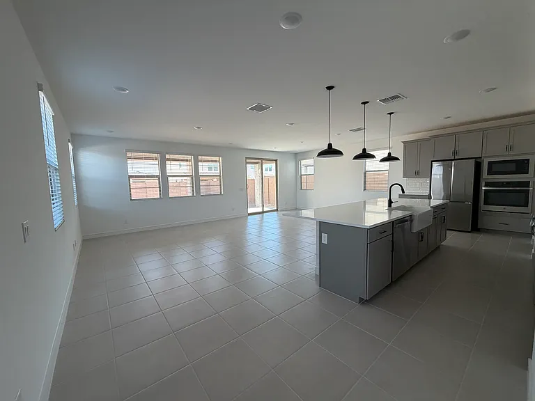 8015 W Royal Palm Rd — Photo 9