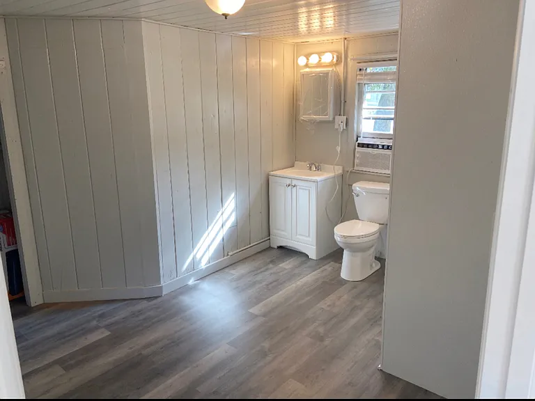 246 NE Trinity Pl #101 — Photo 2