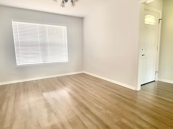 5th image of 122 Mulberry St