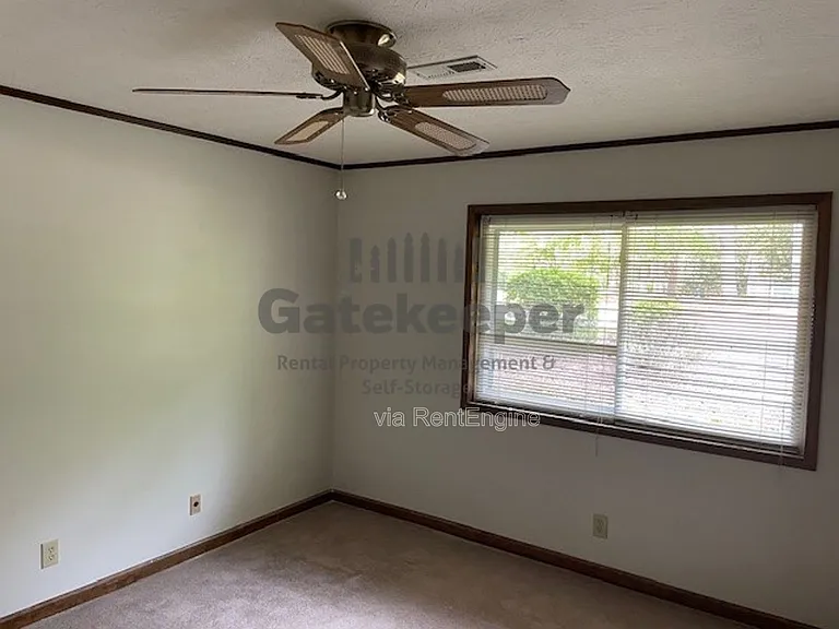 100 Sandown Dr — Photo 10