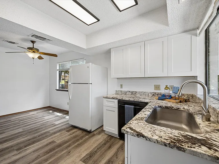 10010 Faylin Dr — Photo 13