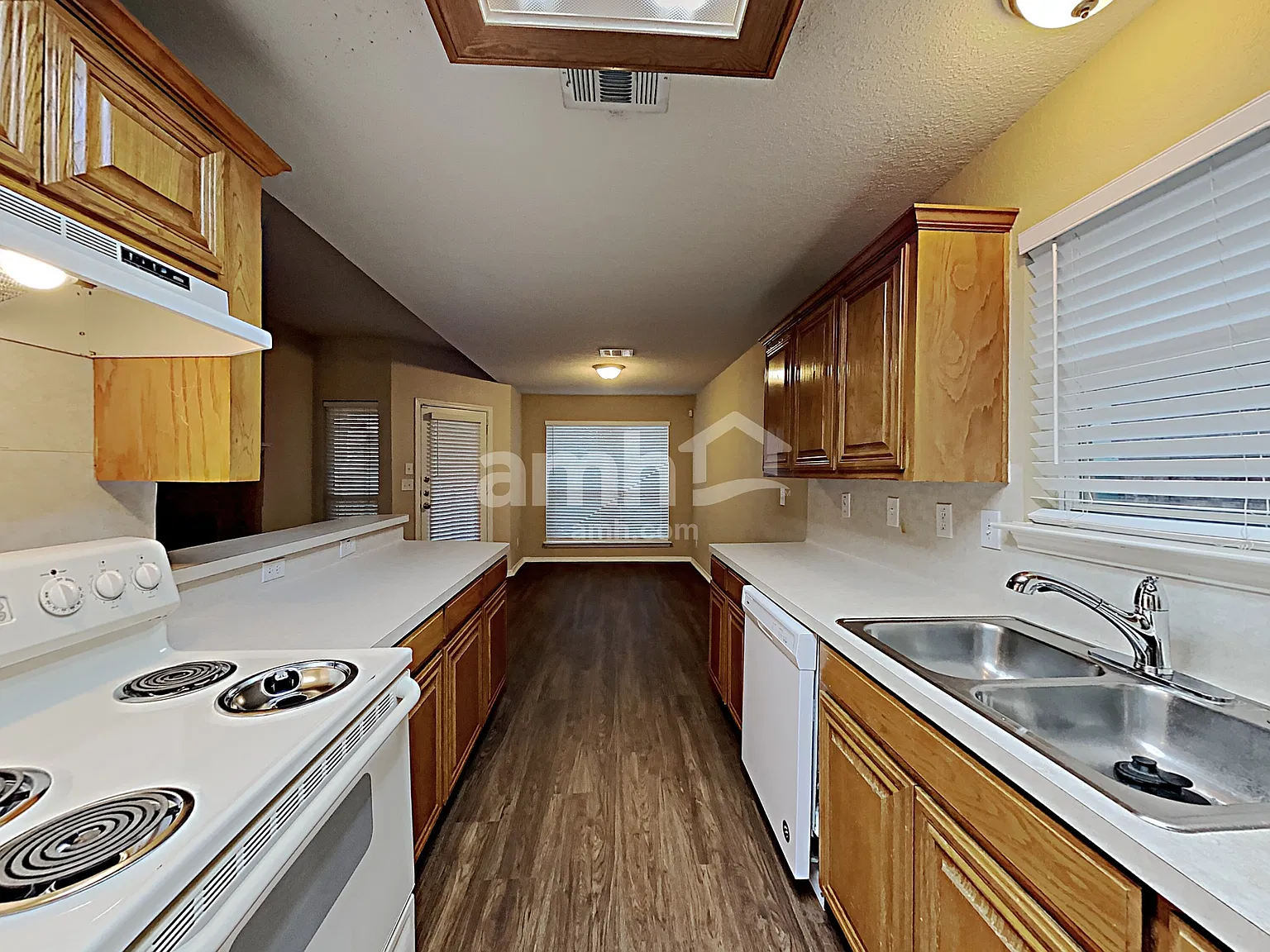 3 bed, 2.0 bath, 1624 sqft, $1,695 — Photo 4