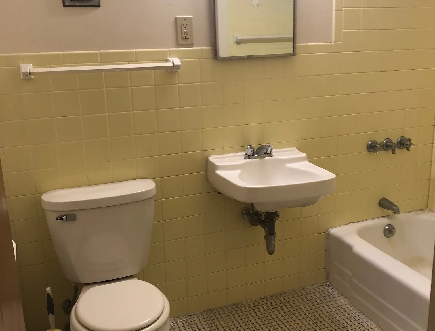 3346 S Whitnall Ave — Photo 4