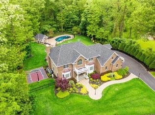 7 Fox Point Dr, Saint James, NY 11780