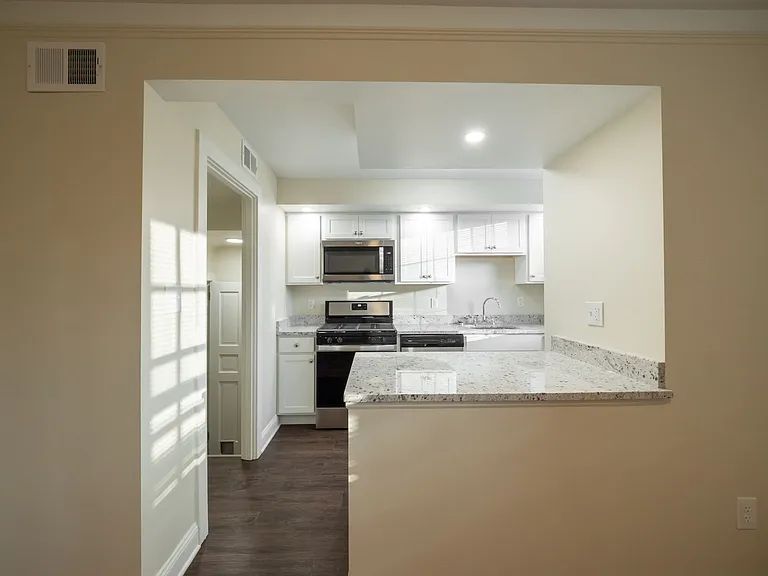 101 S Linwood Ave — Photo 4