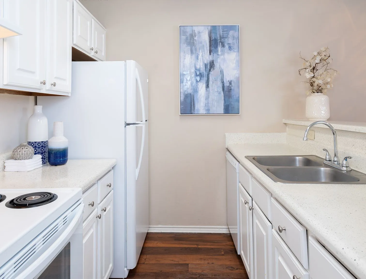 Charter Oak Apartments — Photo 4