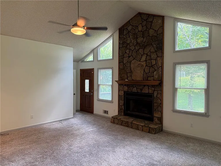 412 Hickory Walk — Photo 2