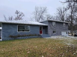 709 Mackenzie St NE, Warroad, MN 56763