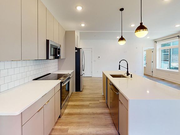 3rd image of 812 N 16th St #1