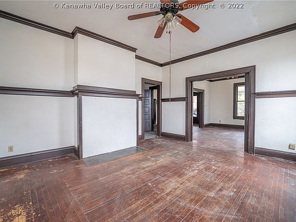 3rd image of 1400 Lee St E