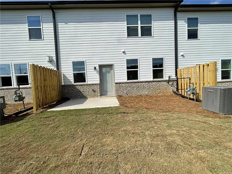 5765A Thornton Dr — Photo 6