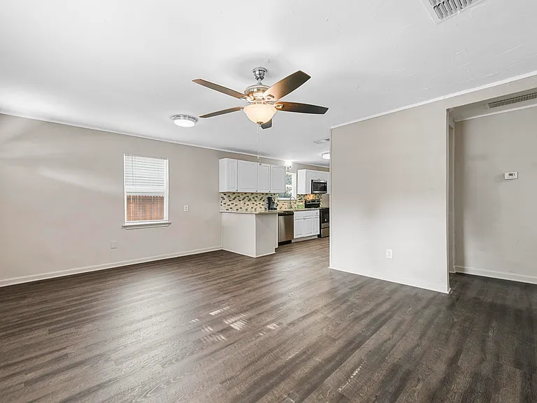 2717 Townsend Dr — Photo 8