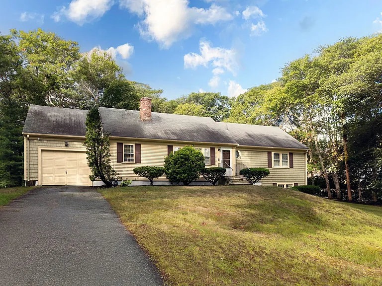 49 Bramblebush Dr — Photo 1