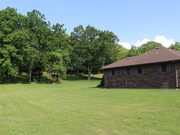 5th image of 2761 Valley Ln