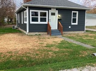 129 E Scudamore St, Flora, IL 62839