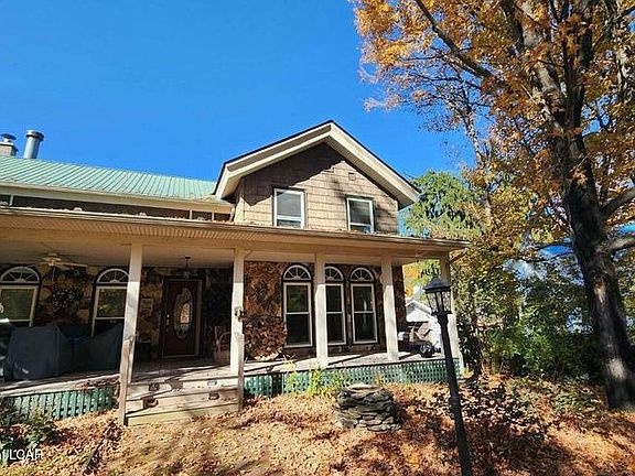 2nd image of 260 Centre St