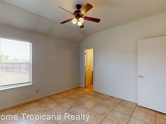 5th image of 2107 Schorn Dr APT A