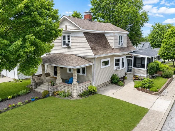 207 7th St, Winona Lake, IN 46590