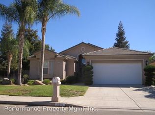 7554 N Carnegie Ave, Fresno, CA 93722