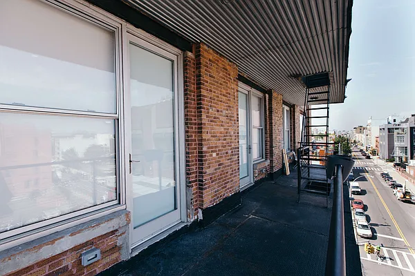 Rented by Nooklyn NYC LLC | media 31