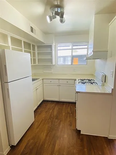 CATALINA VISTA APARTMENTS — Photo 45
