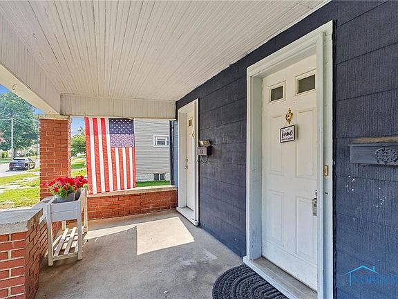 4th image of 153 Laquineo St