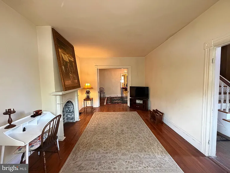 508 W Burke St — Photo 10