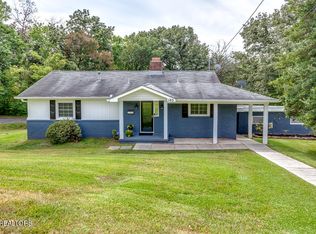 105 Nixon Rd, Oak Ridge, TN 37830