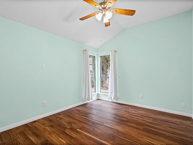 2408 Windrift Way — Photo 11