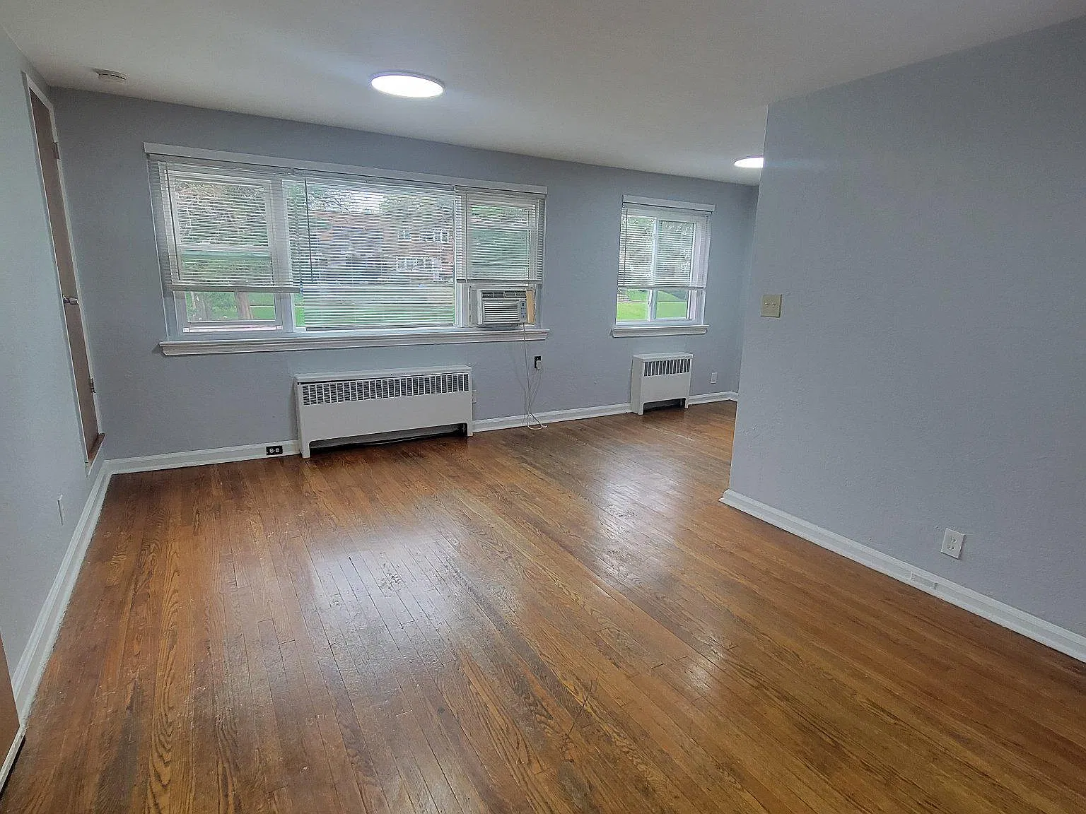 2 bed, 1.0 bath, 2086 sqft, $1,650 — Photo 2