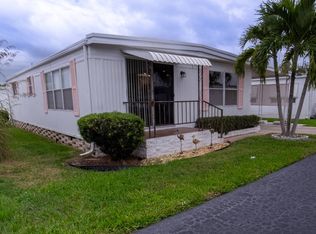 113 Pier J, Naples, FL 34112