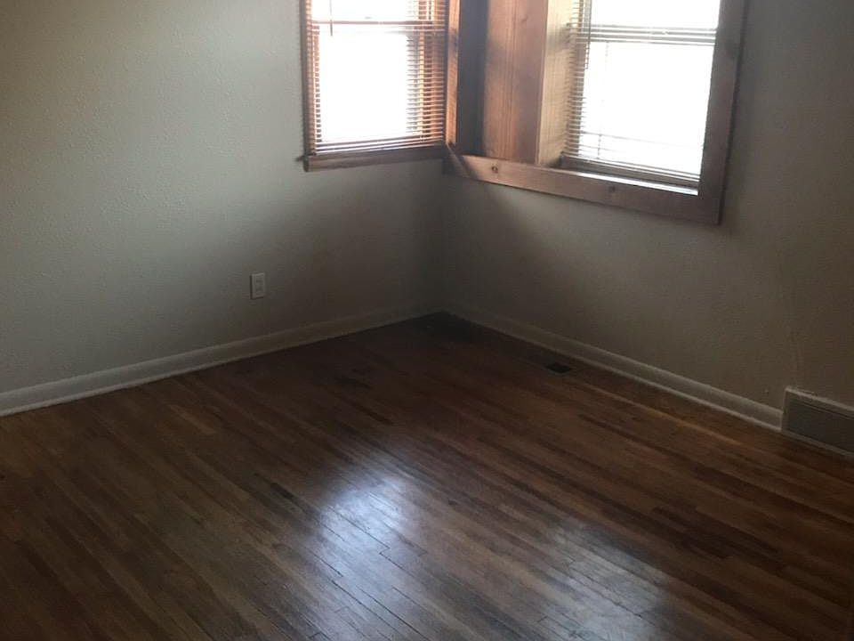 1st image of 824 N El Paso Dr