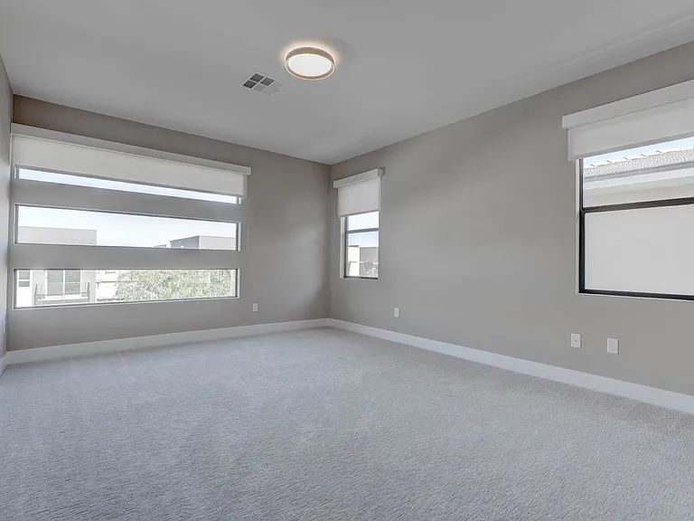 86 Pristine Glen St — Photo 29