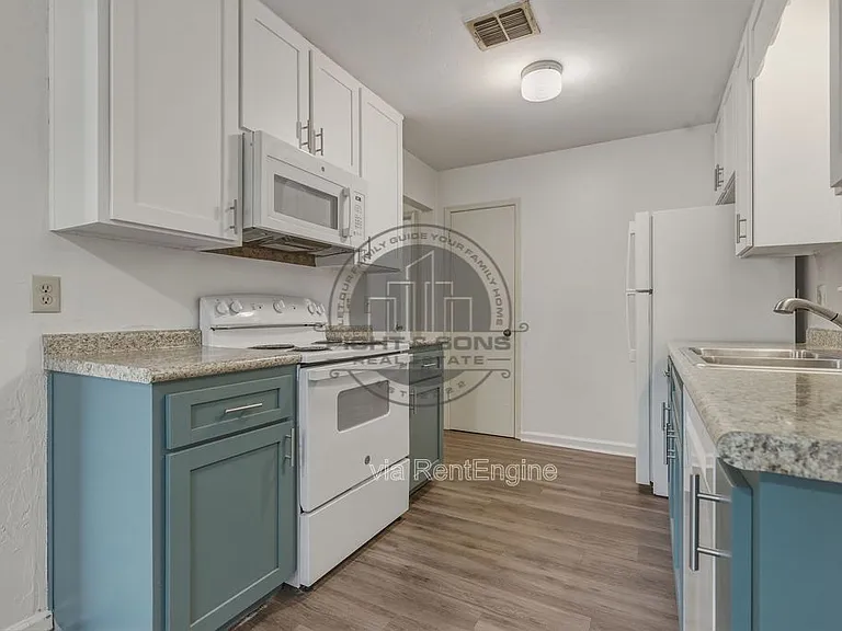 713 Pointe Ct — Photo 8