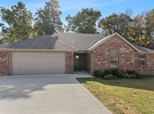 403 Love Ct, Gentry, AR 72734