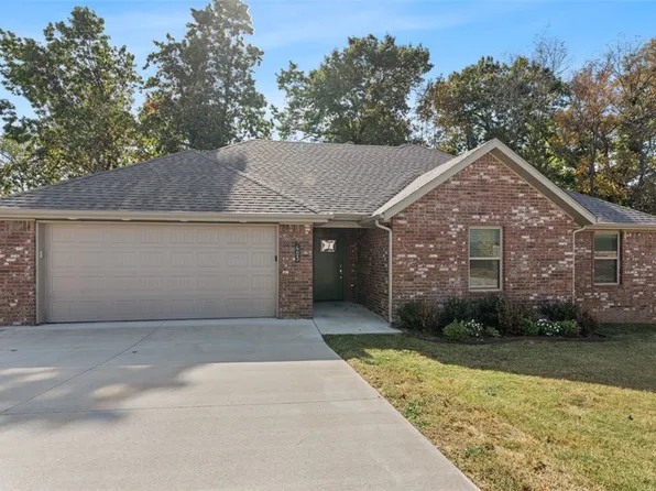 403 Love Ct, Gentry, AR 72734