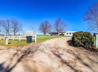 12556 Groves Dr, Roby, MO 65552